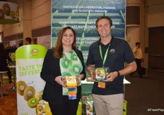 Sarah Deaton with Zespri North America and Daniel Mathieson, CEO of Zespri Group. Sarah and Daniel show SunGold and green kiwifruit respectively.